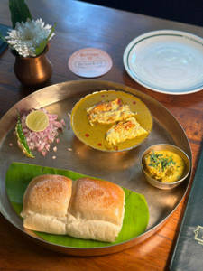 Goan Ross Omelette With Pav