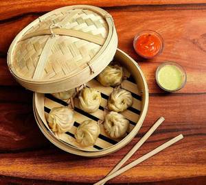 Veg Steam Momos (8 Pieces)