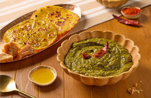 Sarson Ka Saag & Makke Ki Roti Meal [Serves 1]