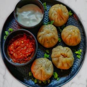 Veg Steamed Momos [8 Pieces]