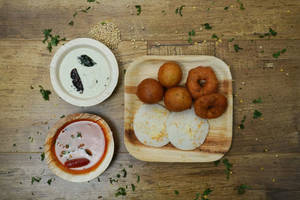 Mix Combo (2 Pc Idli+ 2 Pc Wada+ 3 Pc Mysore Bhajji)