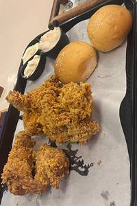 Lucky Meal [4 Pc Chicken + 2 Bun}