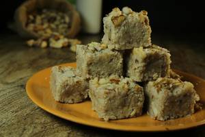 Akhrot Burfi