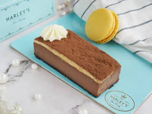 Tiramisu Crocante Cheesecake With Macaron