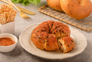 Peri Peri Cheese & Garlic Pull Apart Bagel