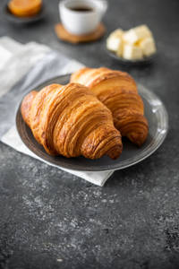 Classic French Butter Croissant (2 Pc)