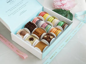 Pack Of 6 Medoviks And 12 Macarons