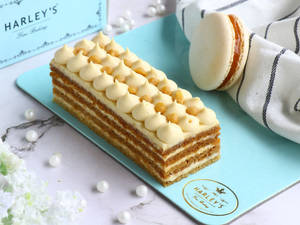 Premium Butterscotch Medovik With Macaron