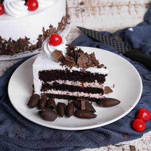 Black Forest Cake with Egg (1 Pc)   