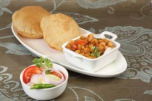 Puri Chana (2 Pcs)