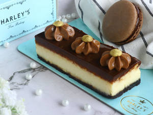 Belgium Chocolate Crocante Cheesecake With Macaron