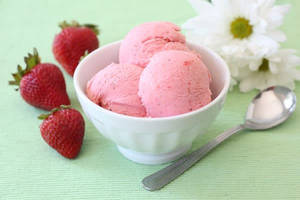 Strawberry Ice Cream  (2 Scoops)