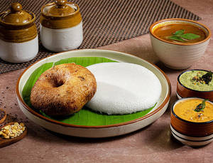 Brahmins Thatte Idli(1pcs) + Uddina Vada(1pcs)