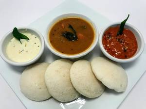 Idaly with sambar and chuttney