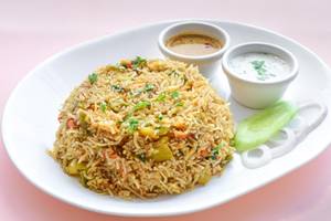 Veg Dum Biryani [ 500 Ml] With Raita                                 