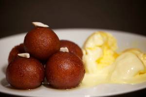 Gulab Jamun With Ice Creram [2 Pcs]