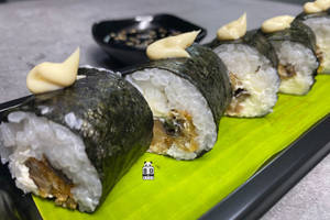 Cheesy Crispy Mushroom Sushi Roll