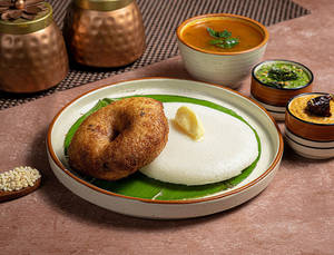 Butter Thatte Idli(1pcs) + Uddina Vada(1pcs)