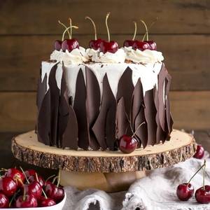 Premium Black Forest Cake [600 Grams]