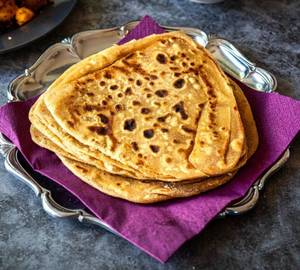Tikona Paratha