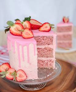Strawberry Dry Fruit Cake [600 Grams]