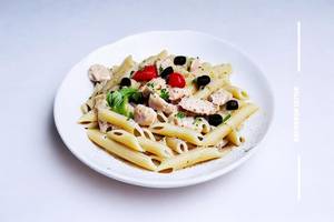 Chicken Pasta (White Sauce)