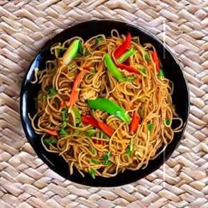 Chicken Hakka Noodles Medium