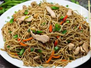 Chicken Hakka Noodles (Per Plate)
