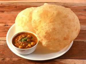 Chola Bhatura (1 Bhatura + Chola)