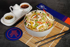 Wok Tossed Chicken Hakka Noodles
