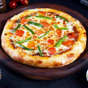 Daily Delight Tomato & Green Bell Pepper Pizza