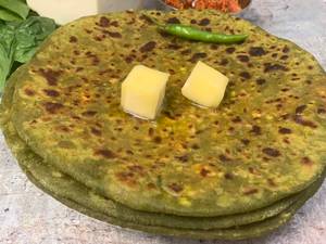 Palak paneer paratha                            