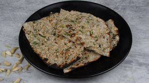 Lehsuni Naan