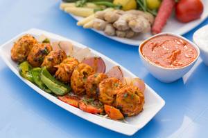 Veg tandoori momos [8 pieces]