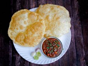Chole Bhature ( 2  Piece)