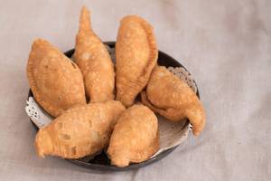 Kajjikayalu (Bellam)