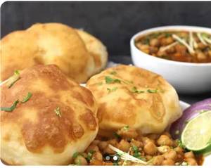 2 Bhature With Chole[o]