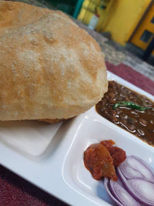 Chole Bhature (2 Bhature)