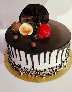 Chocolate Vanilla Cake 900g