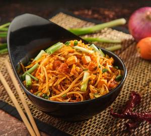 STREET HAKKA NOODLES CHICKEN 