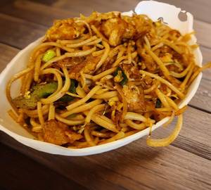 Chicken hakka noodles