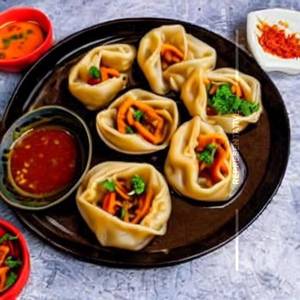 Soupy Chicken Momos