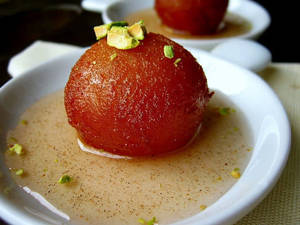 Gulab Jamun Hot (per Piece)
