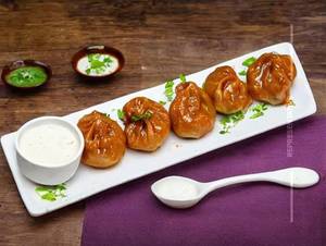Gravy Chicken Momos 