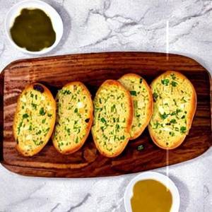 Baithak Special Garlic Bread