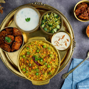 Deluxe Dal & Vegetable Khichdi Thali