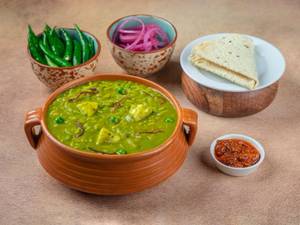 Palak Dal Khichdi (Served With Papad)