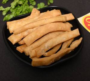 Maida Saankh (finger Mathri)