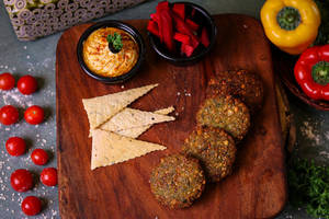 Hummus With Falafel
