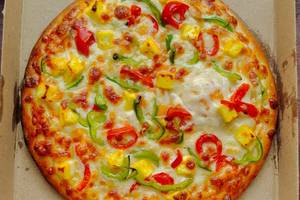 Chilli Paneer Pizza [7 inches] with Stuffed Garlic Bread